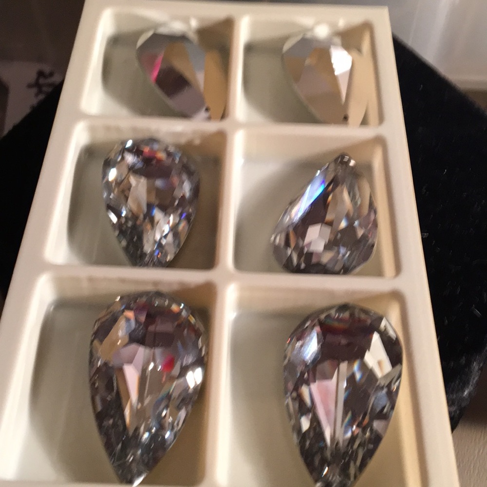 Crystal drops holes thru top qty 6